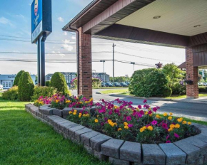 Отель Comfort Inn Fredericton  Фредериктон